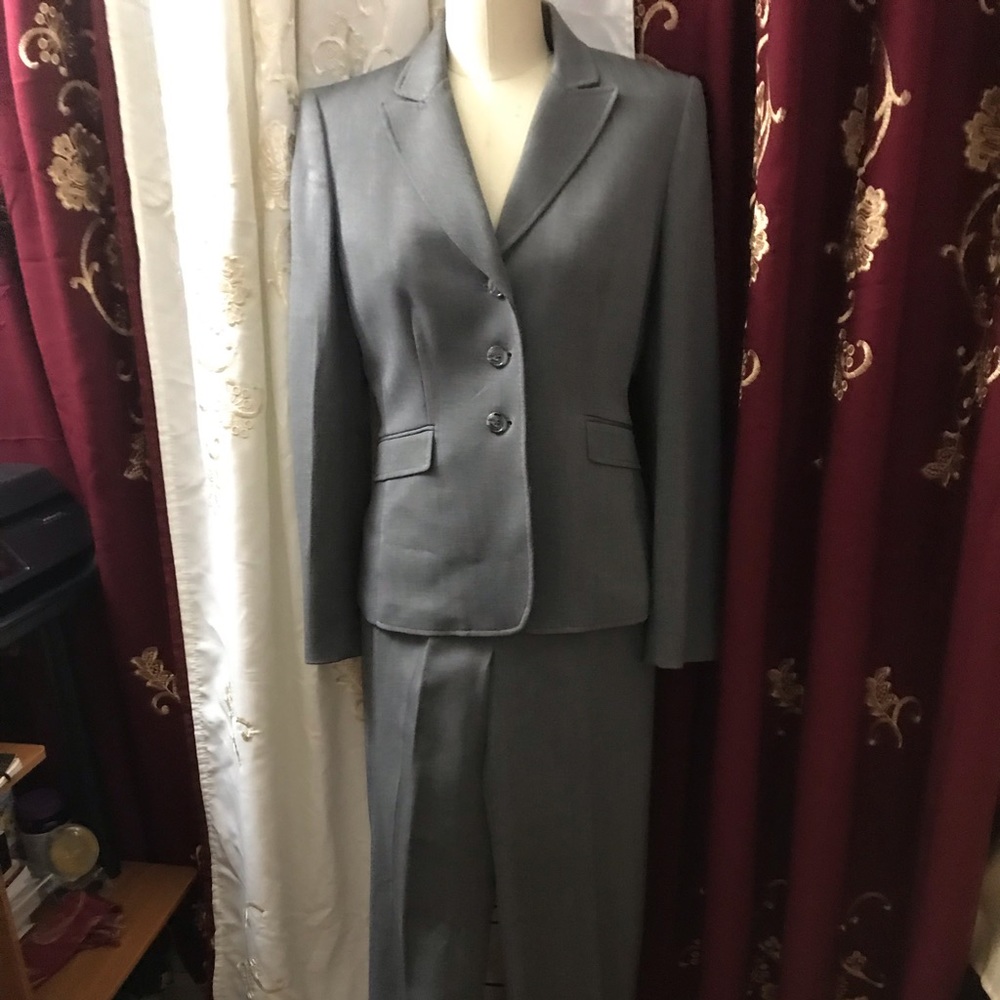 Tahari Grey Pants Suit